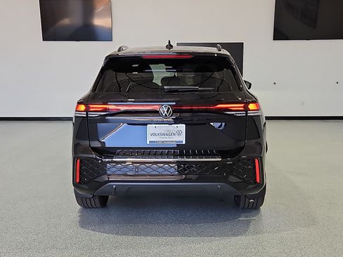 New 2026 Volkswagen Tiguan SE R-Line FWD image 8