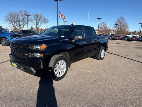 Used 2021 Chevrolet Silverado 1500 Custom image 1
