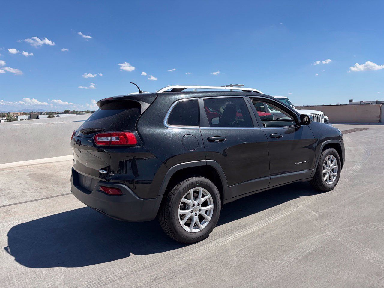 Used 2015 Jeep Cherokee Latitude AWD/4WD image 2