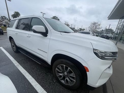 Used 2024 Chevrolet Suburban LT w/ LT Signature Package image 6