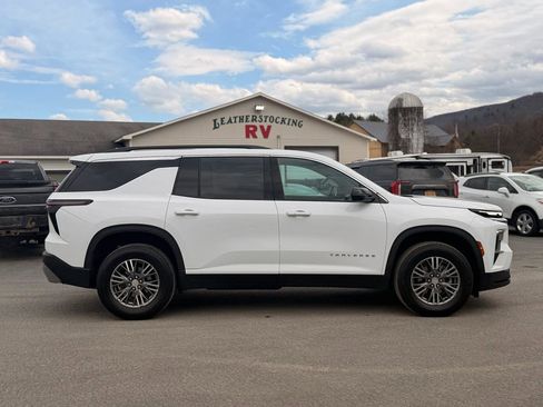Used 2026 Chevrolet Traverse LT image 4