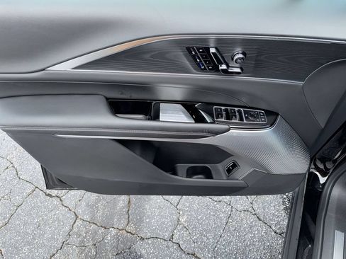 Used 2025 Cadillac Lyriq Luxury RWD image 15