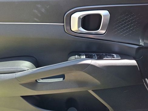 Certified 2022 Kia Sorento S w/ Panoramic Sunroof Package FWD image 12
