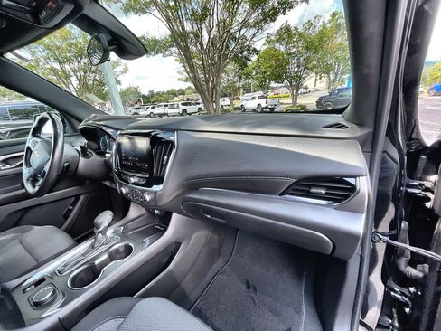 Used 2022 Chevrolet Traverse LT FWD image 28