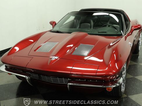 Used 2005 Chevrolet Corvette Coupe w/ Preferred Equipment Group RWD image 17