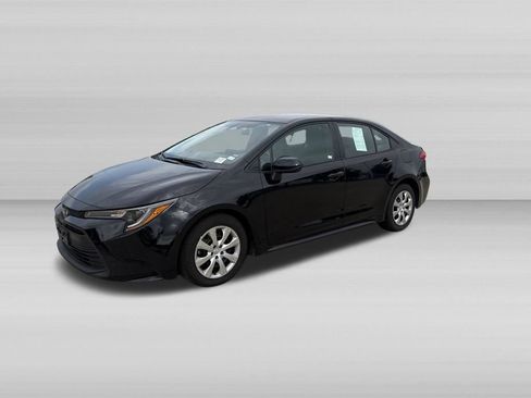 Used 2025 Toyota Corolla LE FWD image 8