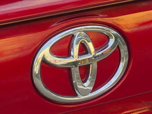 Used 2022 Toyota RAV4 XLE w/ Convenience Package FWD image 15