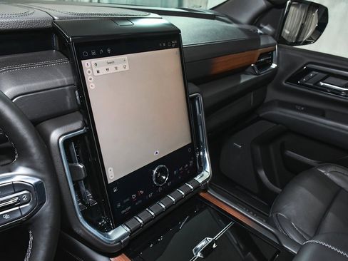 Used 2025 GMC Yukon Denali image 42