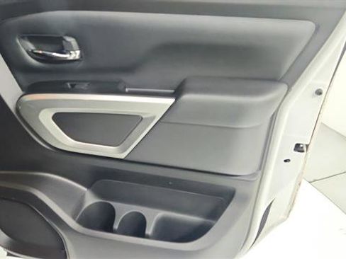 Used 2024 Nissan Titan SV w/ SV Convenience Package image 28