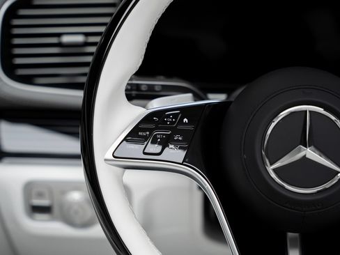 Used 2025 Mercedes-Benz Maybach GLS 600 4MATIC image 46