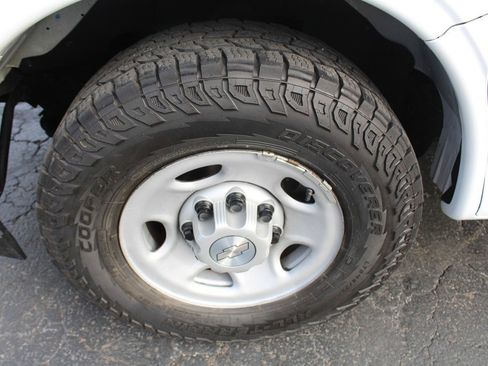 Used 2019 Chevrolet Express 2500 w/ Driver Convenience Package image 29