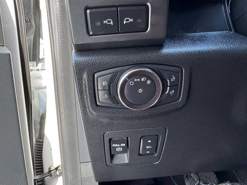 Used 2019 Ford F150 Lariat w/ Equipment Group 502A Luxury AWD/4WD image 16