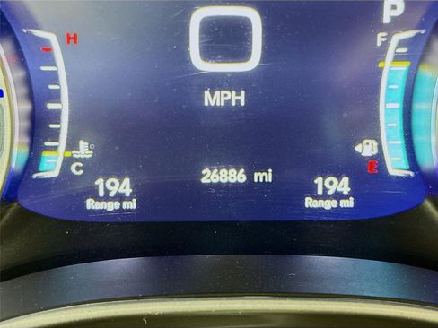 Used 2025 Chrysler Pacifica Select FWD image 4