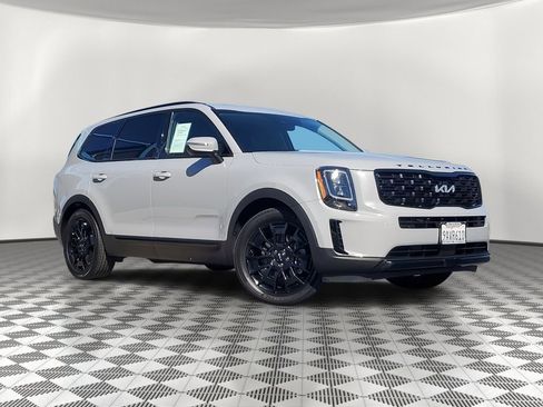 Used 2022 Kia Telluride EX w/ EX Premium Package image 2