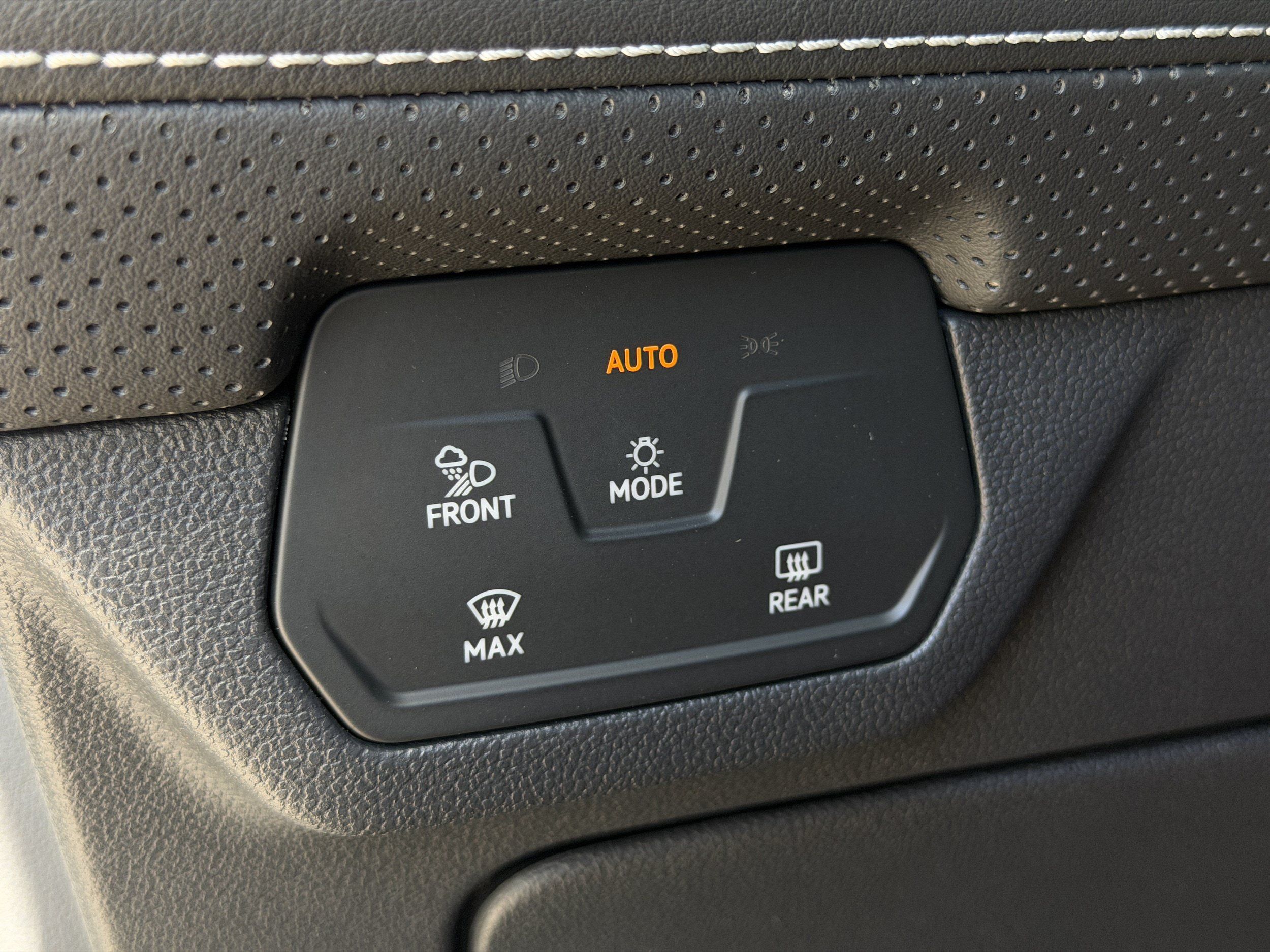 New 2026 Volkswagen Atlas Cross Sport SE FWD image 28
