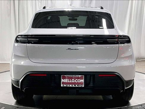 Used 2025 Porsche Macan Electric image 8