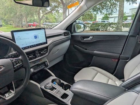 Used 2025 Ford Escape Platinum AWD/4WD image 14