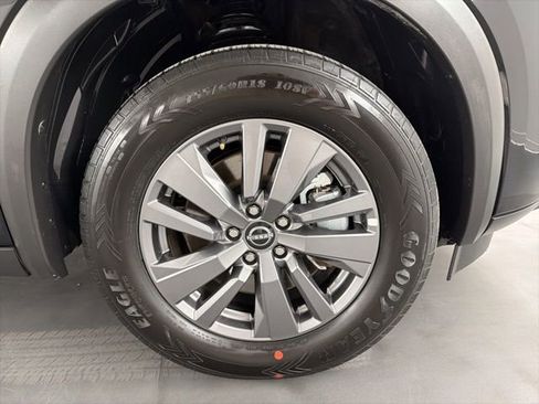 Used 2025 Nissan Pathfinder SV image 11