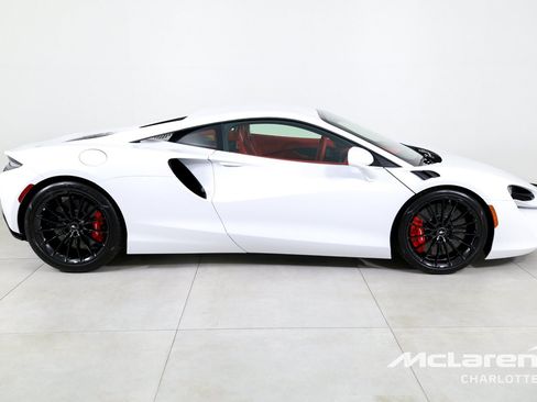 Used 2025 McLaren Artura RWD image 10