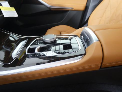 Certified 2026 BMW X5 xDrive50e w/ M Sport Package image 22