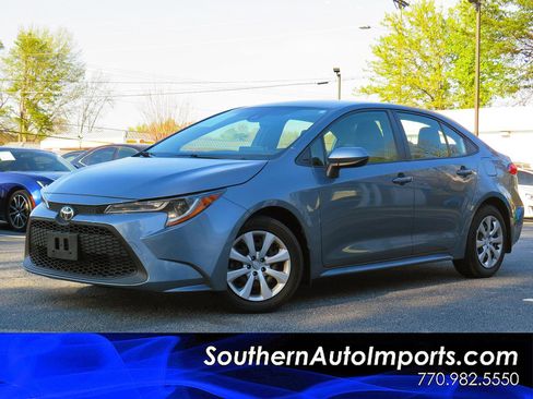 Used 2021 Toyota Corolla LE image 1