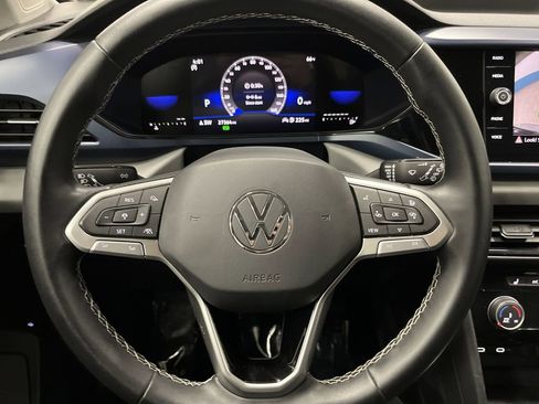 Used 2023 Volkswagen Taos SE w/ Black Wheel Package image 15