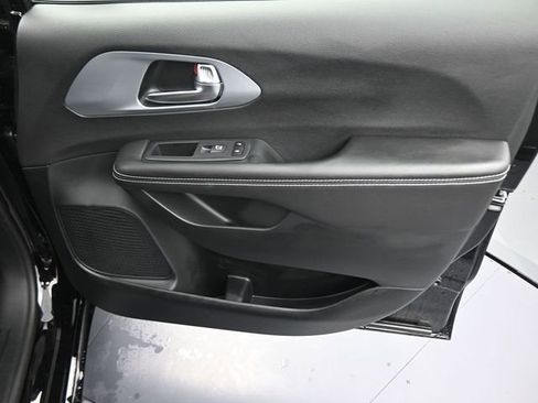 New 2026 Chrysler Pacifica Limited image 36