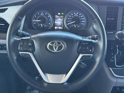 Used 2020 Toyota Sienna XLE w/ XLE Navigation Package image 10