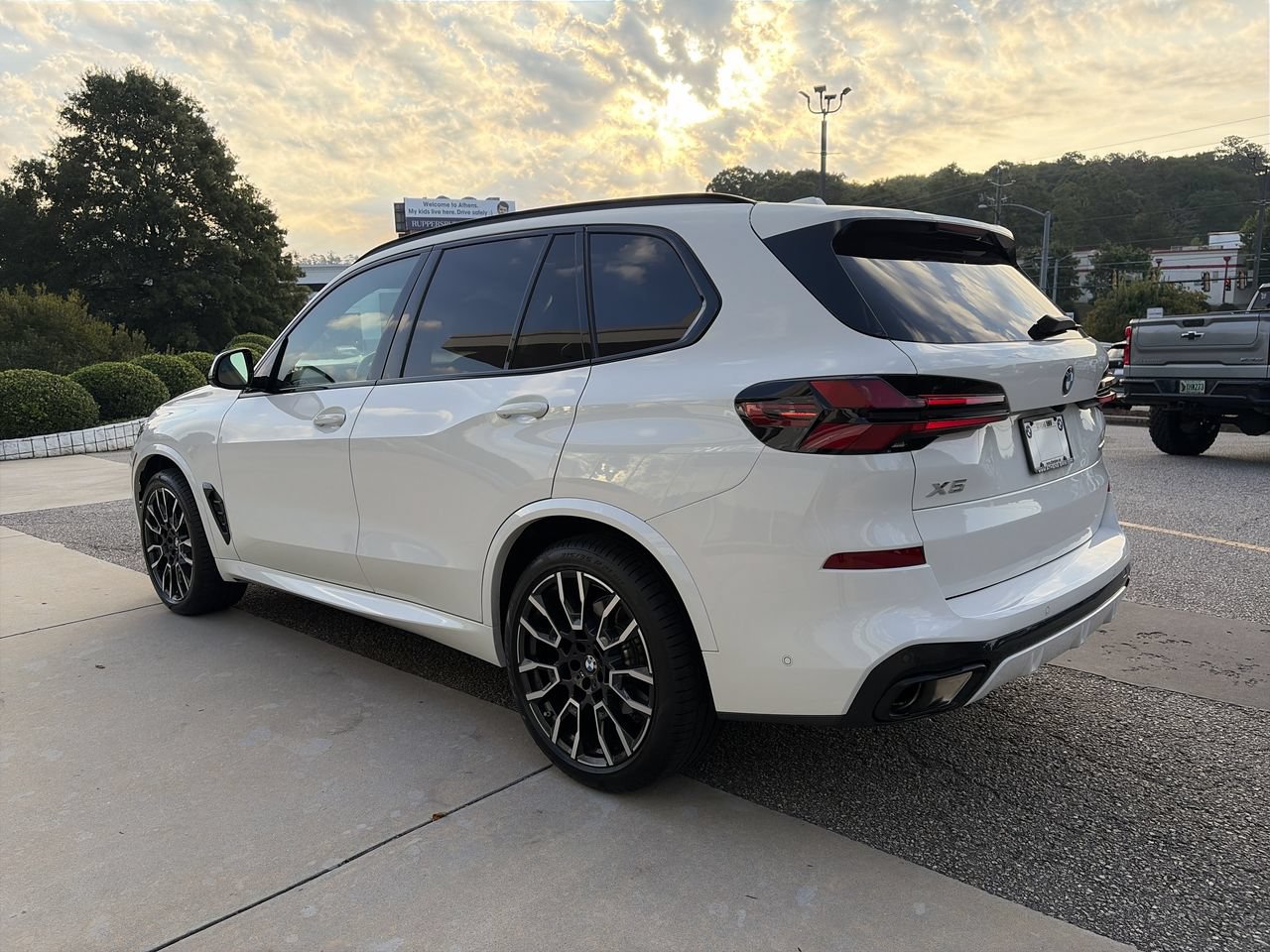 Used 2026 BMW X5 xDrive40i w/ M Sport Package AWD/4WD image 6