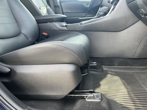 Used 2023 Toyota RAV4 XLE Premium image 30