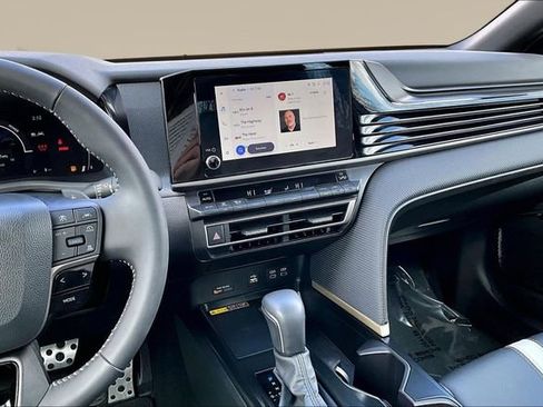 Used 2025 Toyota Camry SE image 9