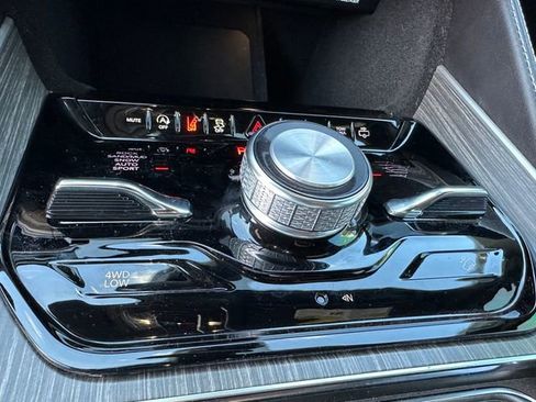 Used 2023 Jeep Wagoneer Series III w/ Convenience Group I image 20