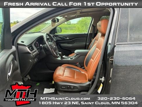 Used 2017 GMC Acadia SLT w/ LPO, Floor Liner Package AWD/4WD image 9