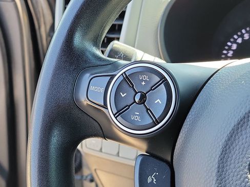 Used 2017 Kia Soul + image 27