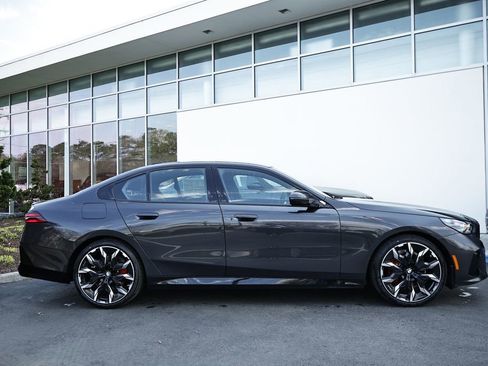 New 2026 BMW 530i w/ Executive Package image 4