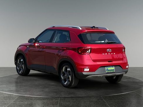 Used 2022 Hyundai Venue SEL FWD image 7