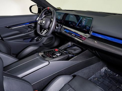 Used 2026 BMW M5 w/ Executive Package image 18