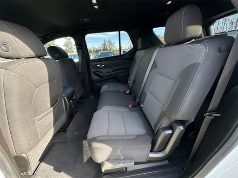 Used 2022 Chevrolet Traverse LT image 18