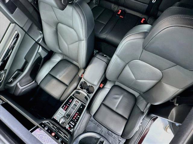 Certified 2026 Porsche Macan Turbo AWD/4WD image 18