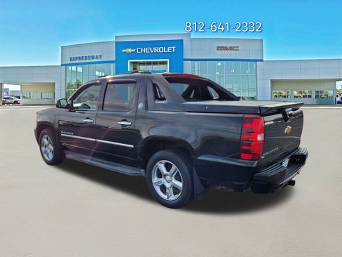 Used 2013 Chevrolet Avalanche LTZ image 5
