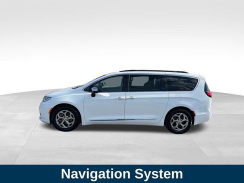 Used 2023 Chrysler Pacifica Limited image 2