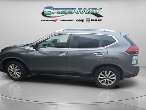 Used 2020 Nissan Rogue SV image 4