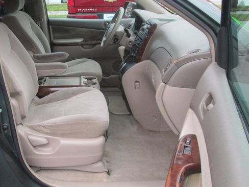 Used 2004 Toyota Sienna LE image 14