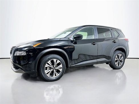 Used 2023 Nissan Rogue SV image 3