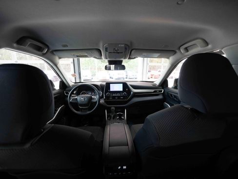 Used 2023 Toyota Highlander L image 19