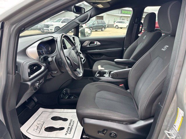 Used 2021 Chrysler Pacifica Touring w/ S Appearance Package FWD image 14