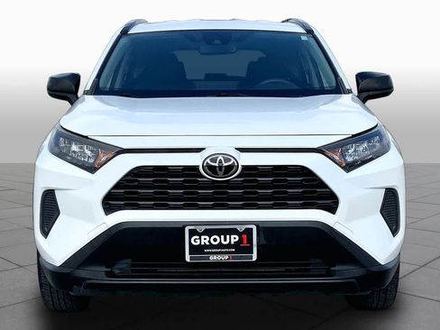 Used 2019 Toyota RAV4 LE FWD image 4