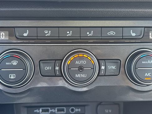 Used 2018 Volkswagen Tiguan SE AWD/4WD image 31