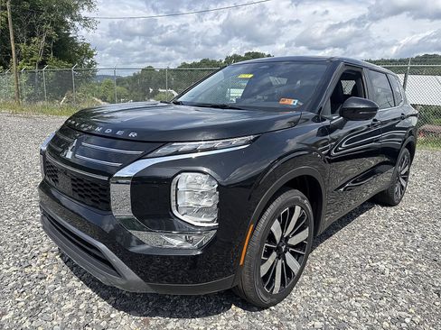 New 2025 Mitsubishi Outlander SE image 10