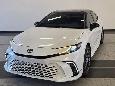 Used 2025 Toyota Camry XSE image 1